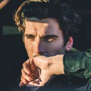 Yon González Oficial