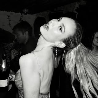 lilyjamesofficial