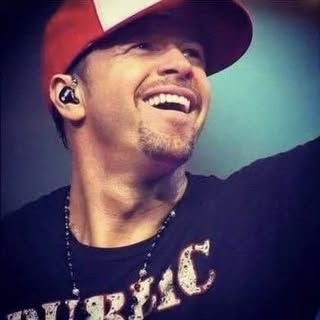 DONNIE WAHLBERG