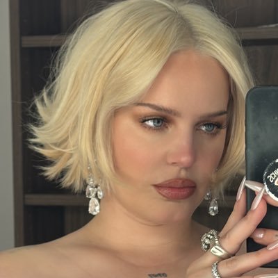 ANNE-MARIE