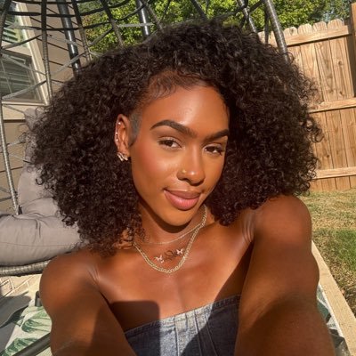 Alexis Holmes