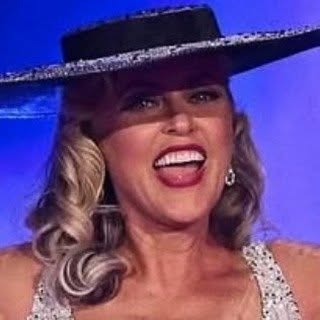 ELAINE HENDRIX Ⓥ