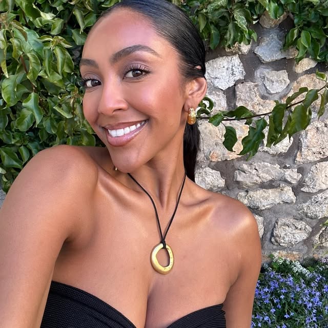 Tayshia Adams