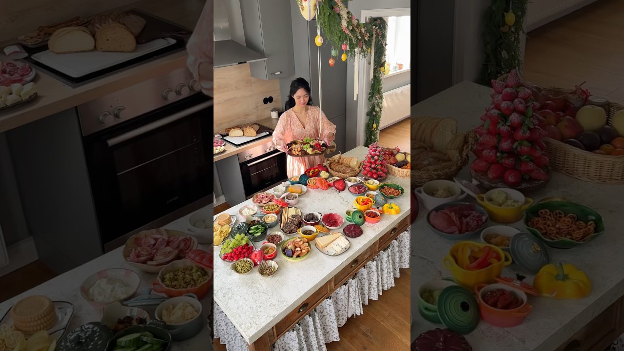 Brunch with me 🤤🌸🍓🥞🥐🥖🌿