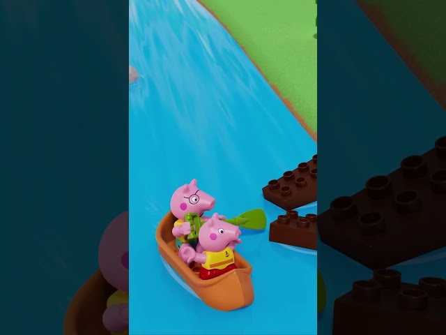 CANOE Obstacle Race! 🛶 #PeppaPigTales #Shorts #LEGODUPLO