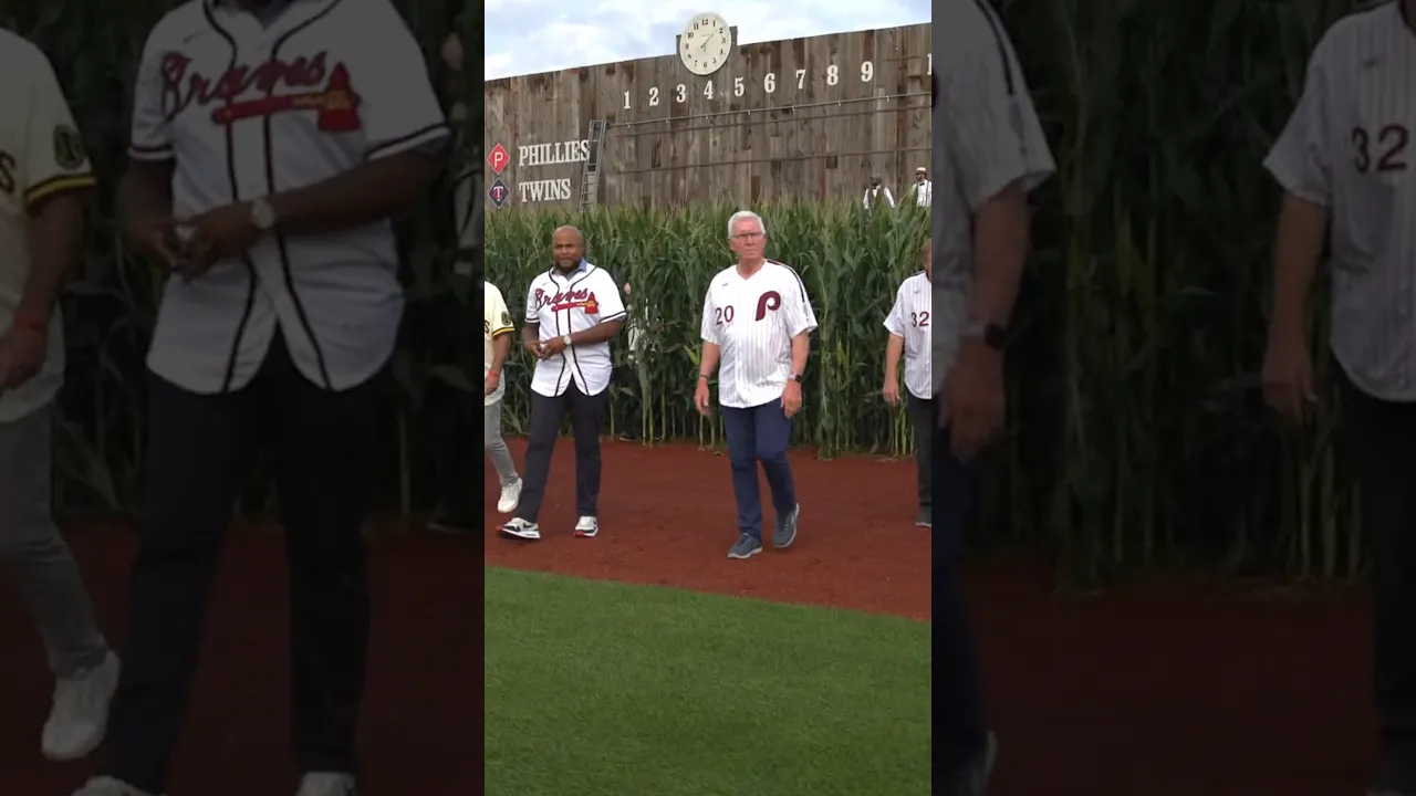 Chills as these Hall of Famers arrive to MLB at Field of Dreams