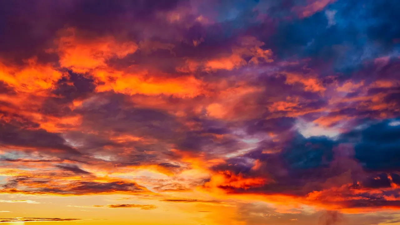 Endless Sky & Ocean in 8K HDR | Cinematic Relaxation with Real Clouds, Wind & Calm Music