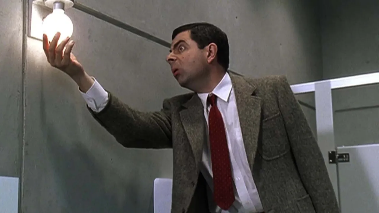 Mr Bean Tries To Dry His Trousers In A Hand Dryer 👖 | Bean: the Movie | Mr Bean