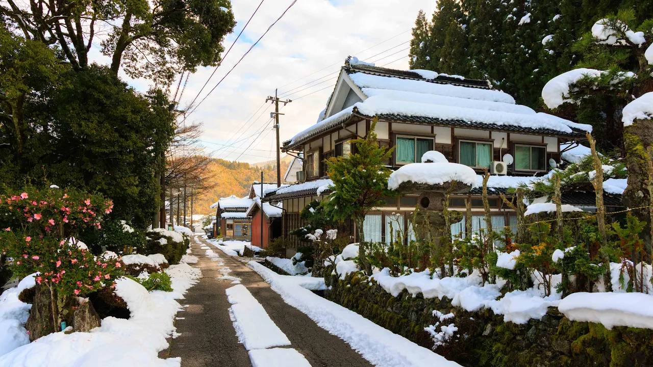 Snow Walk to Edge of Wakasa Town | Tottori, Japan