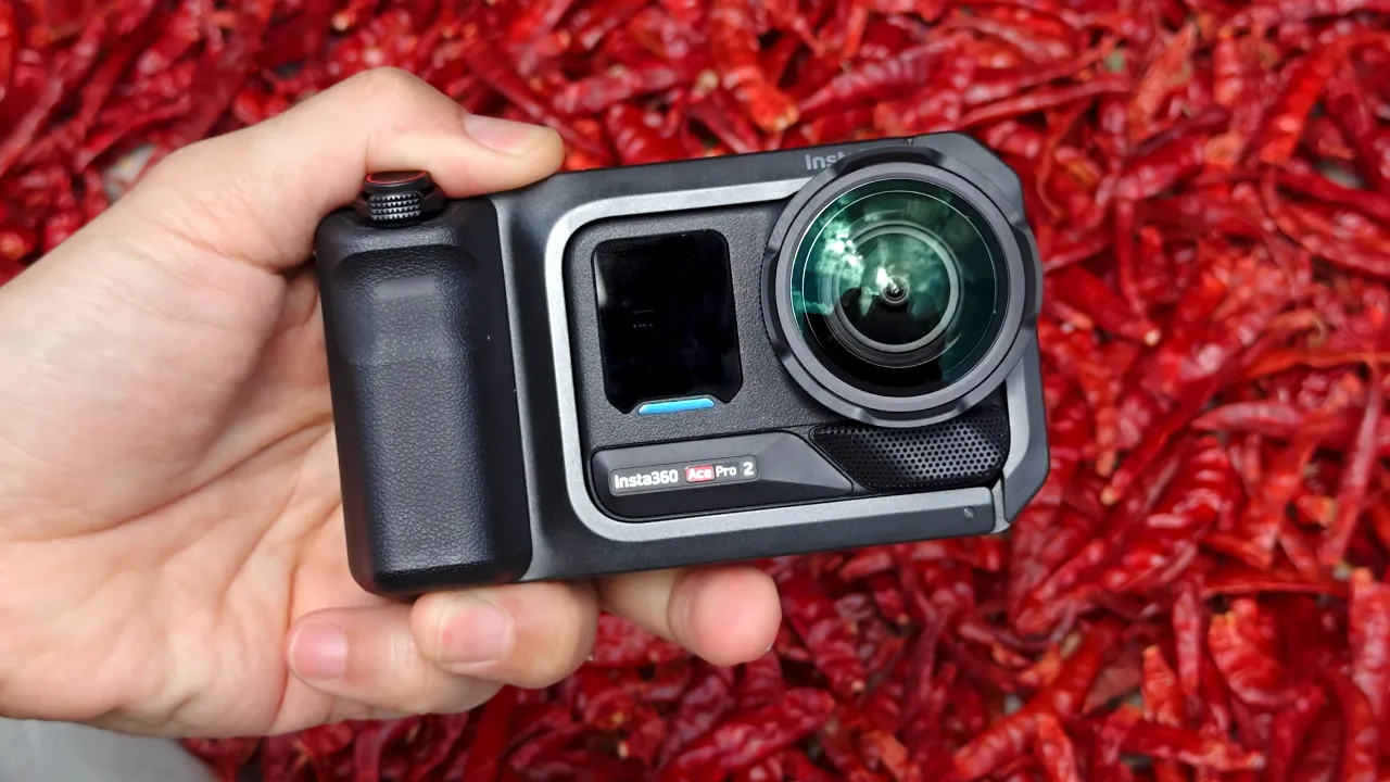 Street photography and video with an action cam?  Insta360 Ace Pro 2 + Xplorer Grip