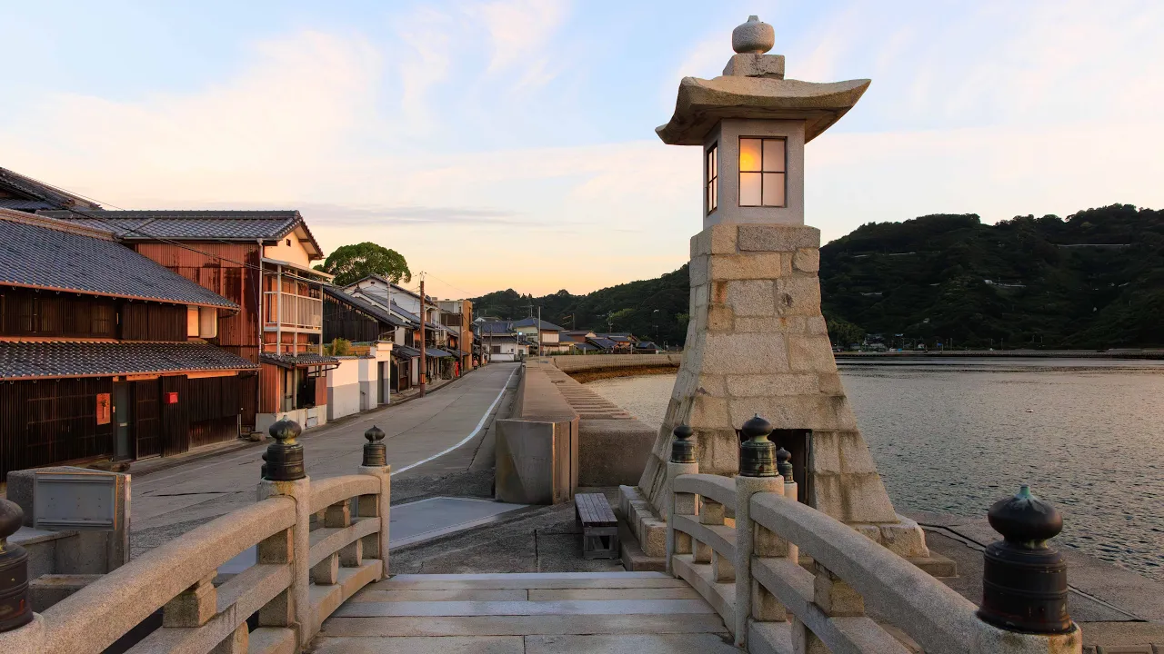 Sunrise Walk in Quiet Harbor | Townscape of Mitarai, Japan