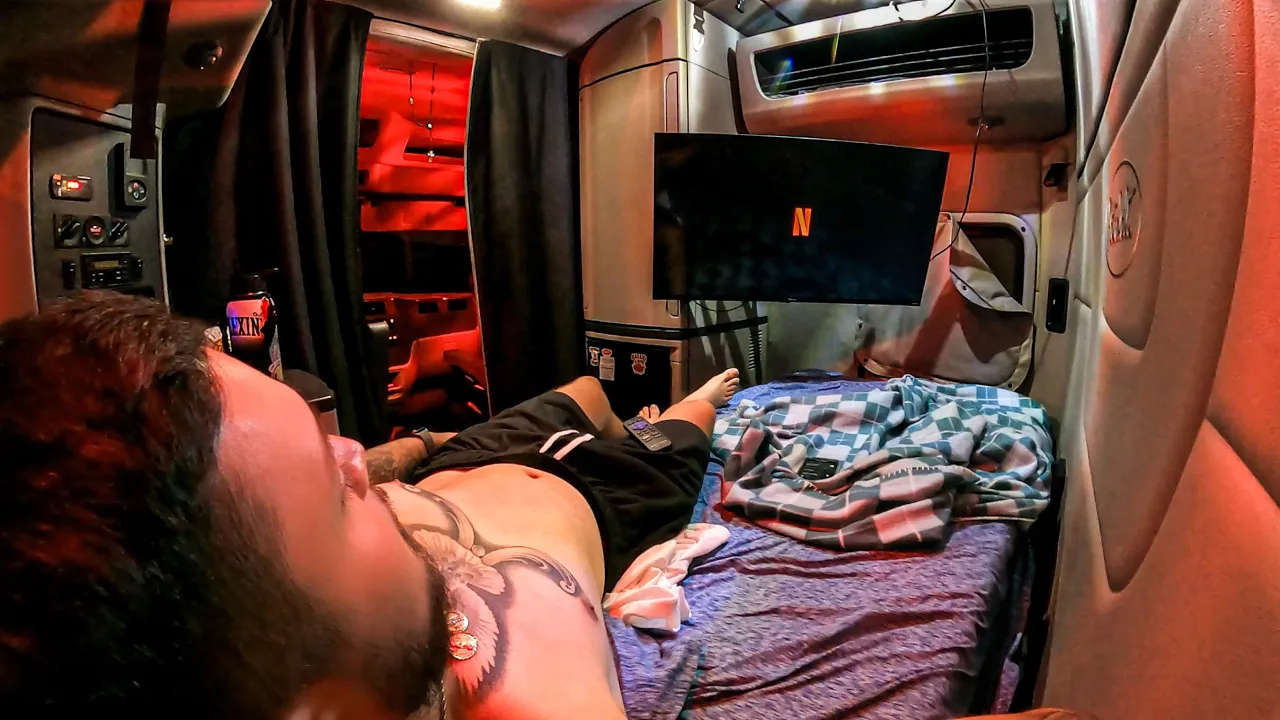 The Best Decision I’ve ever made | 24 hours on the road w/ good food & good vibes