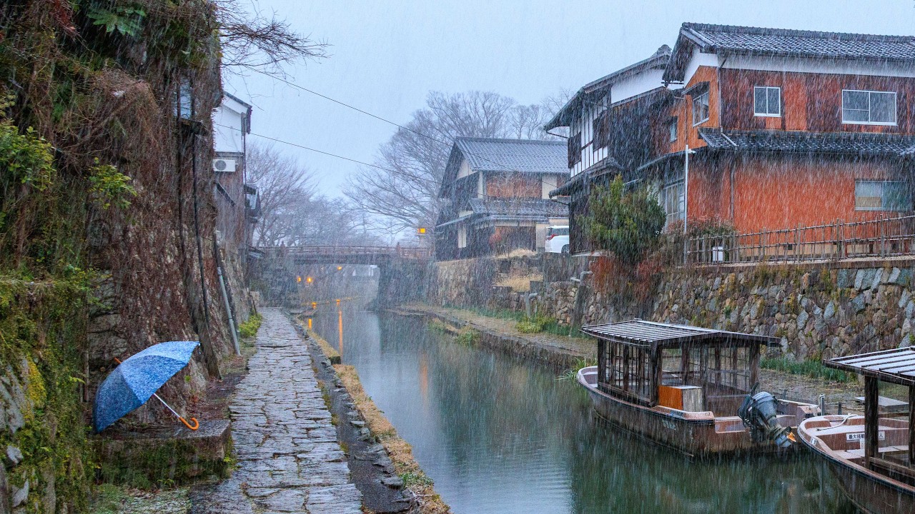 Walking Hachiman Canal with Dusk Snow | Shiga, Japan